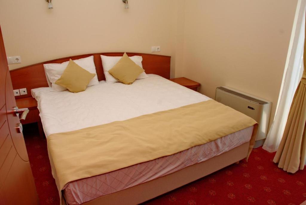 Hotel Salida 프릴레프 외부 사진