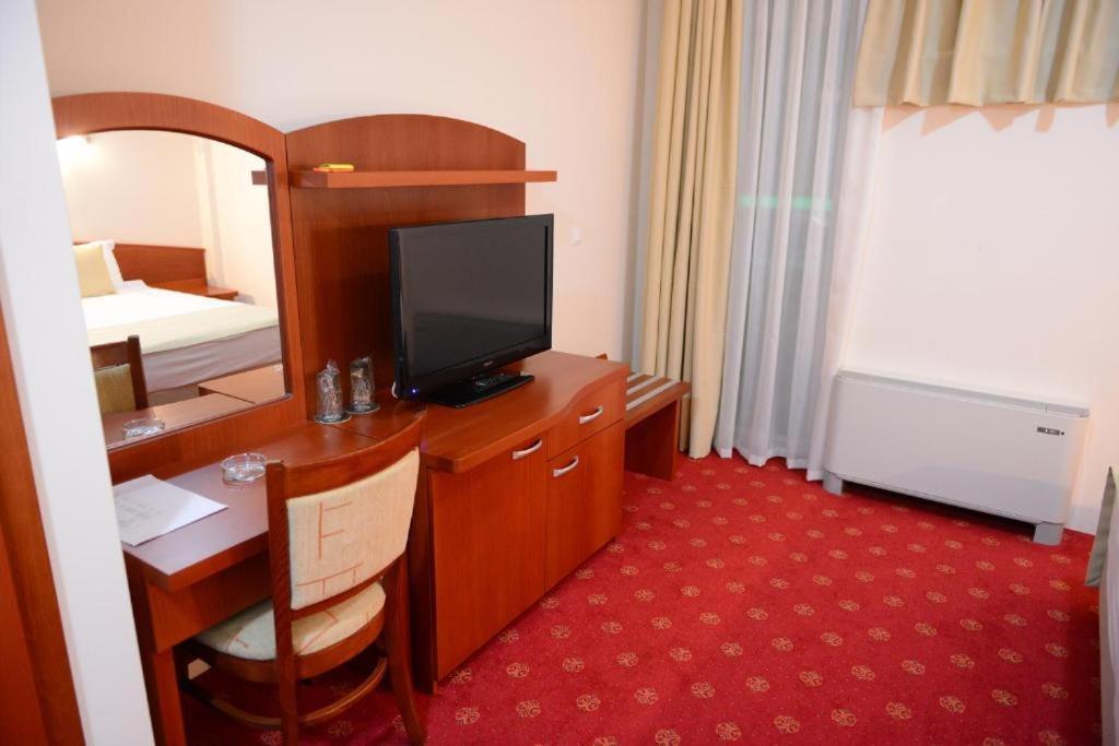 Hotel Salida 프릴레프 외부 사진