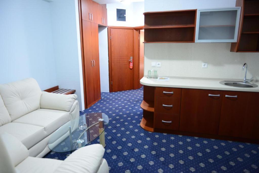 Hotel Salida 프릴레프 외부 사진