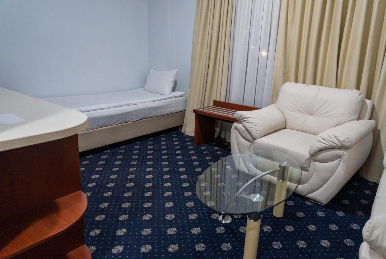 Hotel Salida 프릴레프 외부 사진