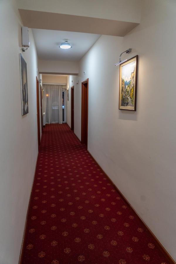 Hotel Salida 프릴레프 외부 사진