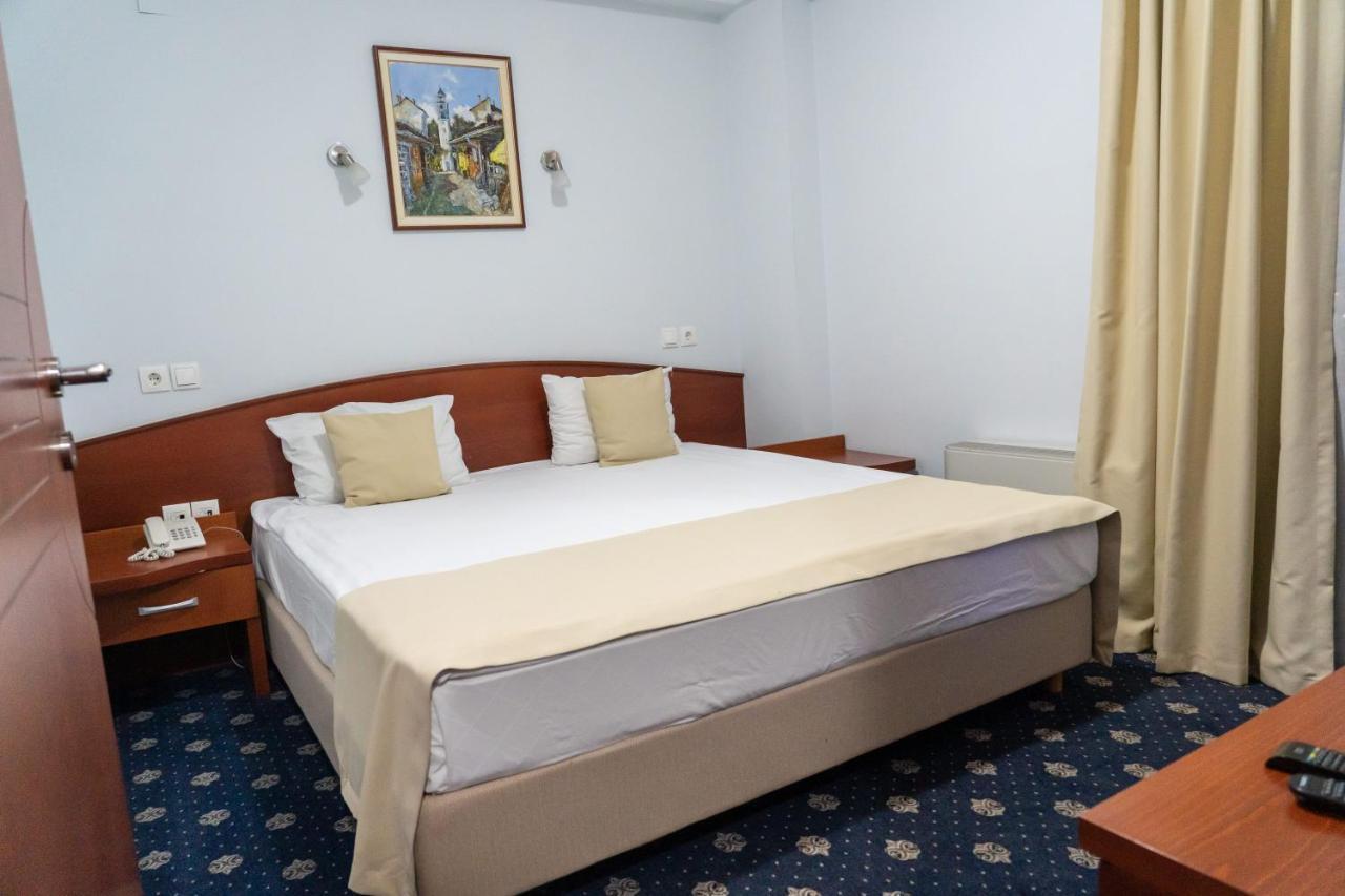 Hotel Salida 프릴레프 외부 사진