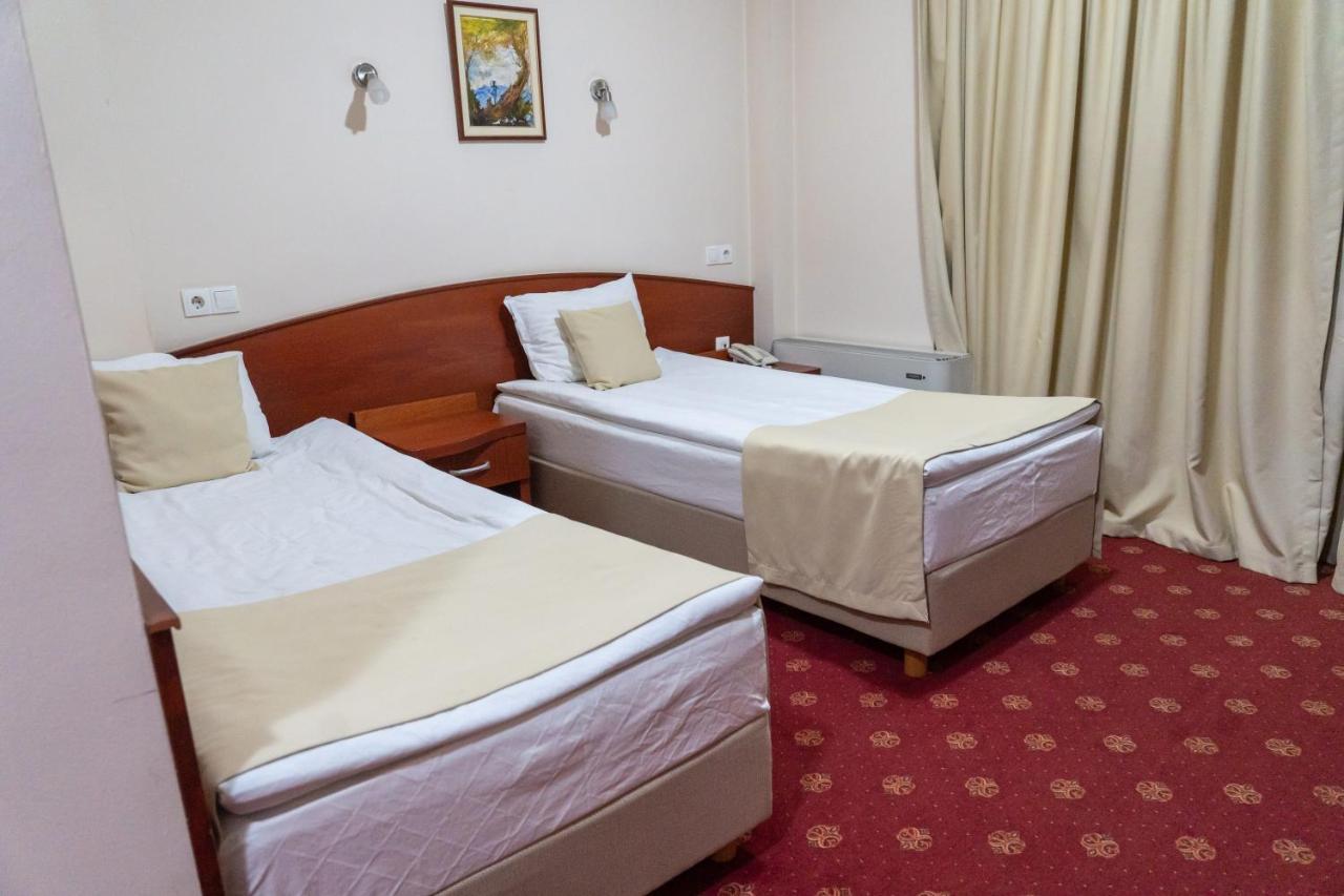 Hotel Salida 프릴레프 외부 사진